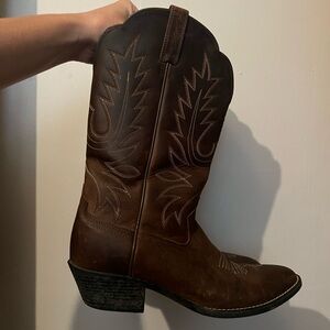 ❗️SOLD❗️Woman’s Ariat Heritage Boots